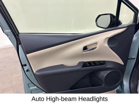 Used 2017 Toyota Prius Three image 32