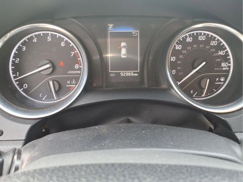 Used 2019 Toyota Camry SE FWD image 18