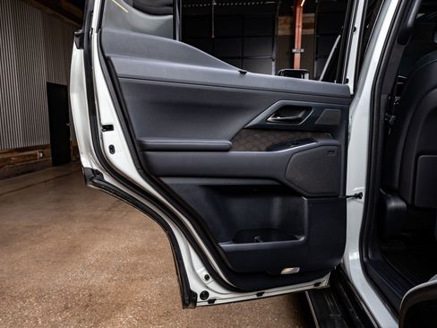 Used 2024 Lexus GX 550 w/ Accessory Package (2T) AWD/4WD image 37