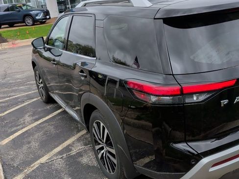 Used 2025 Nissan Pathfinder Platinum w/ Cargo Package AWD/4WD image 5