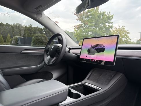 Used 2023 Tesla Model Y Long Range AWD/4WD image 6