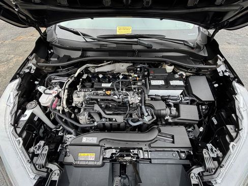 Used 2025 Toyota Corolla Cross LE image 32