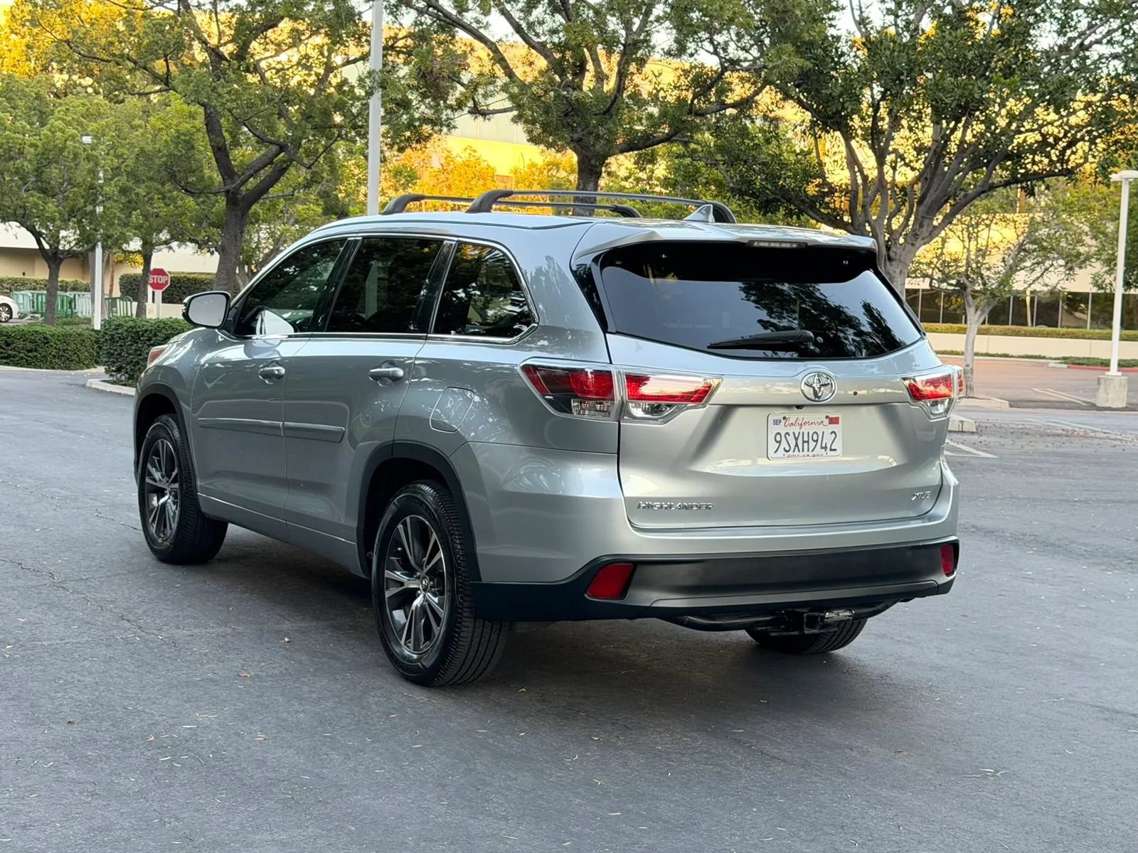 Used 2016 Toyota Highlander XLE FWD image 6