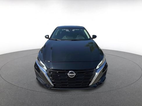Used 2025 Nissan Altima 2.5 SV FWD image 4