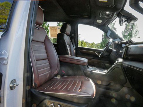 Used 2025 GMC Sierra 2500 Denali Ultimate image 33