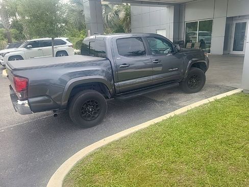 Used 2022 Toyota Tacoma SR5 RWD image 3