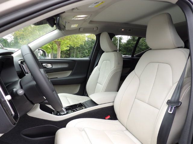 Certified 2024 Volvo XC40 B5 Plus w/ Climate Package AWD/4WD image 11