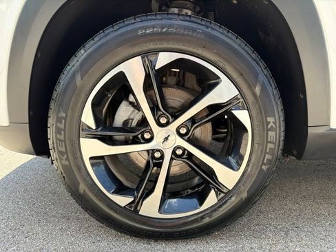 Certified 2024 Chevrolet Trax RS FWD image 9
