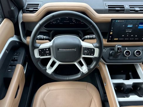 Used 2025 Land Rover Defender 110 S image 28