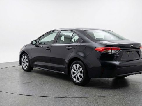 Used 2025 Toyota Corolla LE FWD image 5