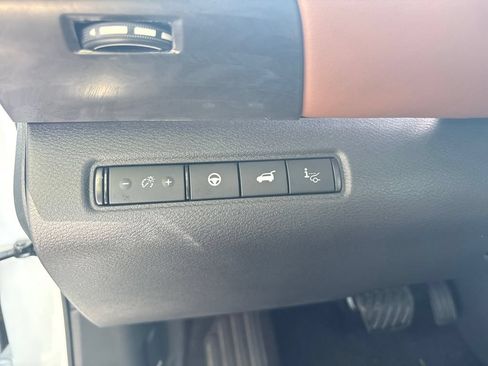 New 2026 Nissan Pathfinder Platinum FWD image 9