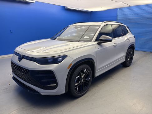 New 2026 Volkswagen Tiguan SE R-Line image 4