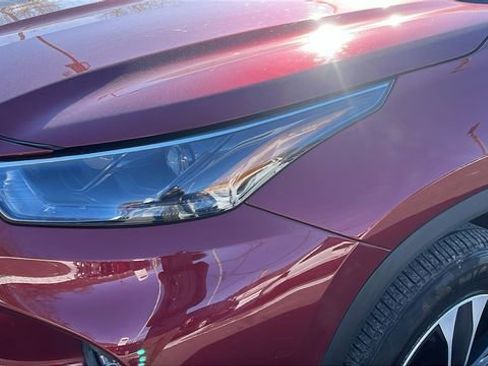 Certified 2024 Toyota Highlander XLE image 4