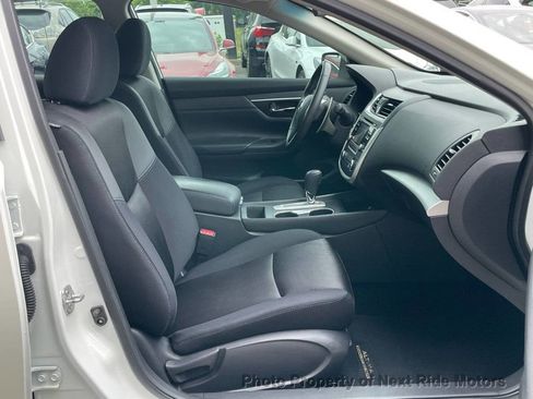 Used 2017 Nissan Altima 2.5 SR w/ Midnight Edition Package FWD image 8