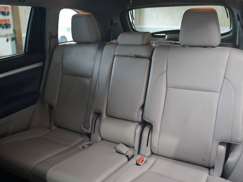 Used 2014 Toyota Highlander XLE AWD/4WD image 33