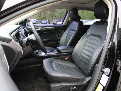 Used 2017 Ford Fusion SE w/ Fusion SE Technology Package FWD image 24