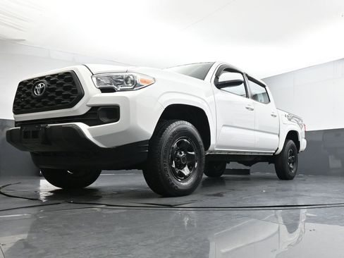 Used 2016 Toyota Tacoma SR image 38
