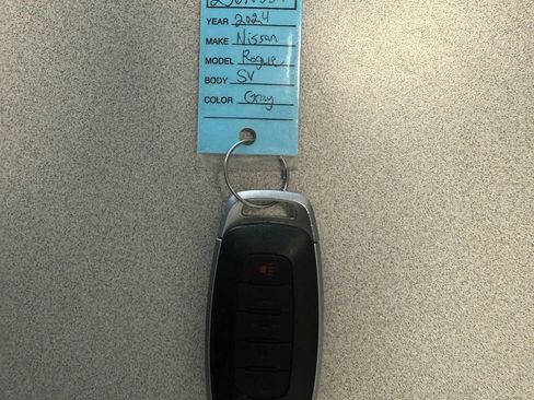 Used 2024 Nissan Rogue SV image 32