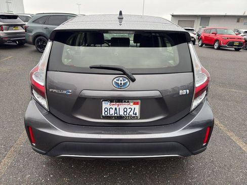 Used 2018 Toyota Prius C Three image 4