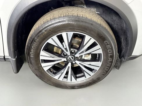 Used 2023 Nissan Rogue SV image 32