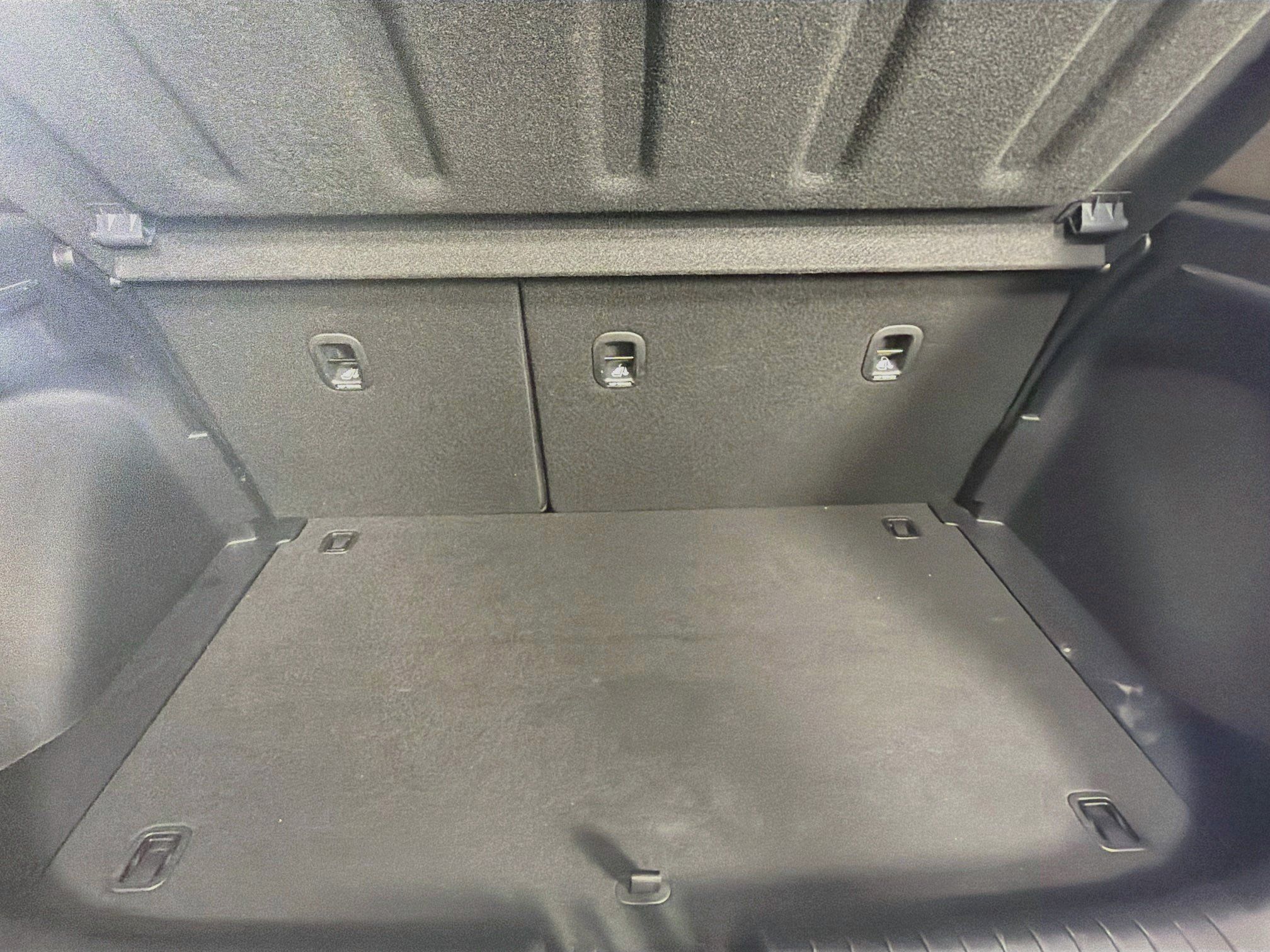 Used 2025 Hyundai Venue SEL FWD image 27