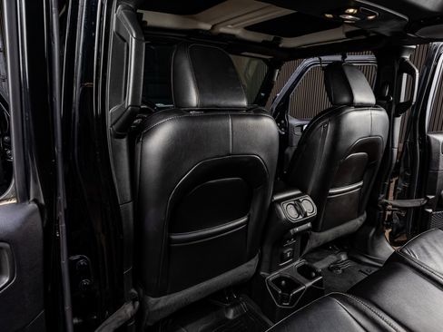 Used 2020 Jeep Gladiator Overland image 32