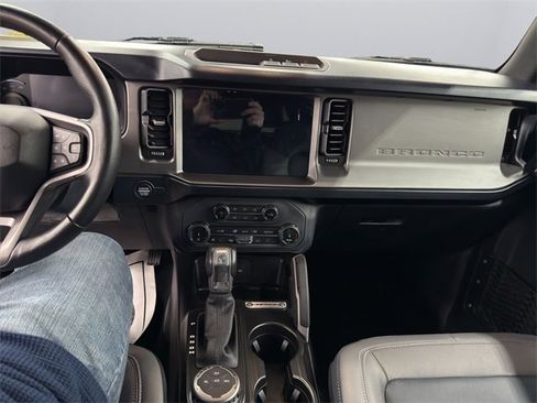 Used 2022 Ford Bronco Outer Banks image 15