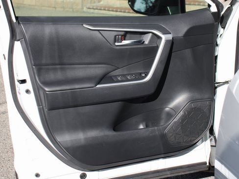 Used 2023 Toyota RAV4 XLE Premium image 15