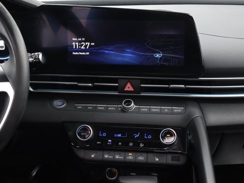 Used 2023 Hyundai Elantra Limited FWD image 27