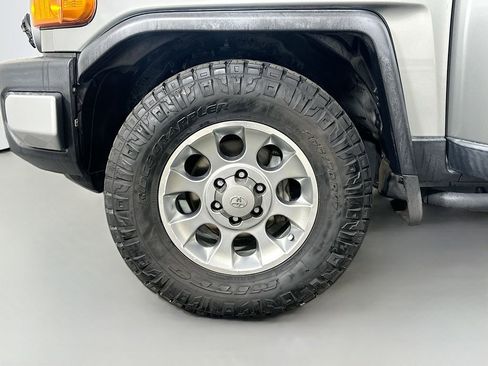 Used 2012 Toyota FJ Cruiser 2WD image 29