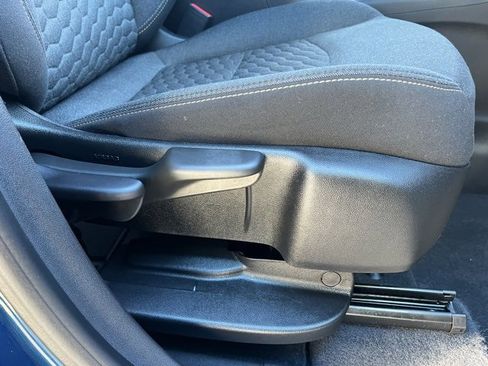 Used 2020 Chevrolet Equinox LT image 18