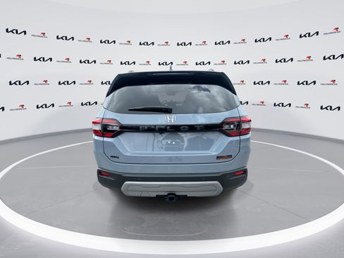 Used 2025 Honda Pilot TrailSport image 7