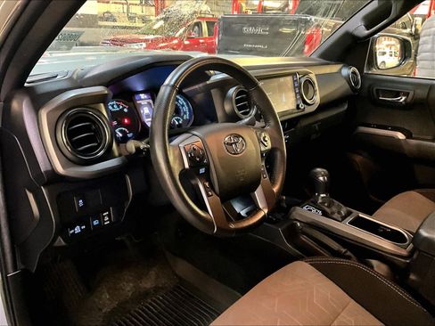 Used 2023 Toyota Tacoma TRD Sport w/ Technology Package image 8