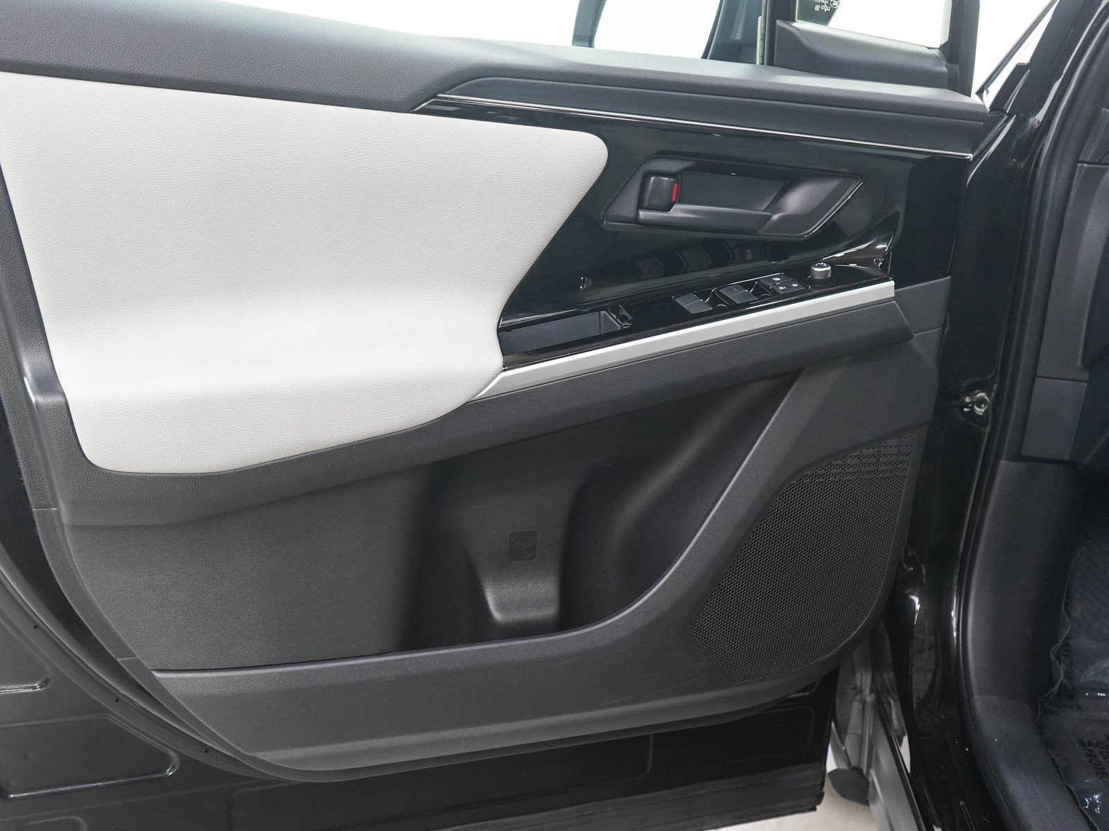 Used 2024 Toyota bZ4X AWD w/ Weather Package image 19
