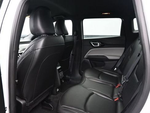 Used 2025 Jeep Compass Limited AWD/4WD image 16
