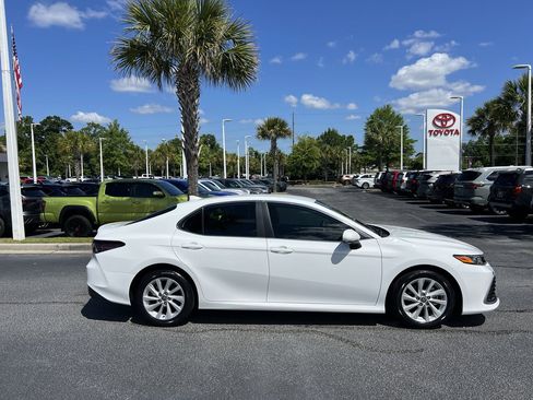 Used 2022 Toyota Camry LE FWD image 11