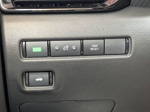 Used 2025 Nissan Sentra SR w/ SR Premium Package FWD image 33