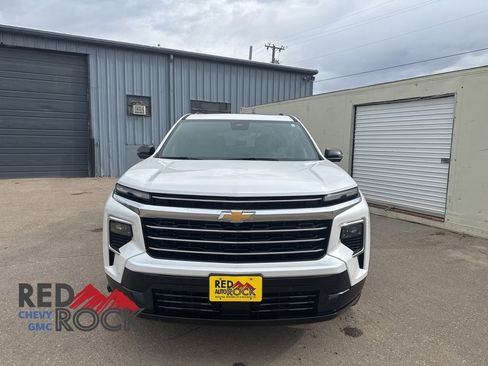 Used 2025 Chevrolet Traverse High Country w/ LPO, Floor Liner Package AWD/4WD image 2