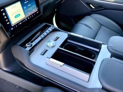 New 2026 Lincoln Navigator L Reserve AWD/4WD image 7