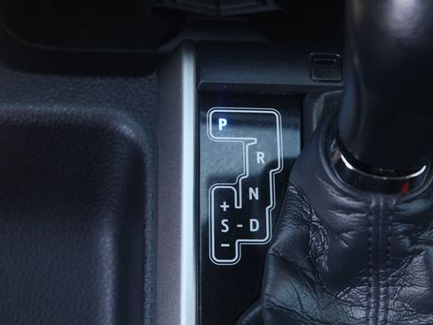 Certified 2021 Toyota Tacoma SR5 AWD/4WD image 12