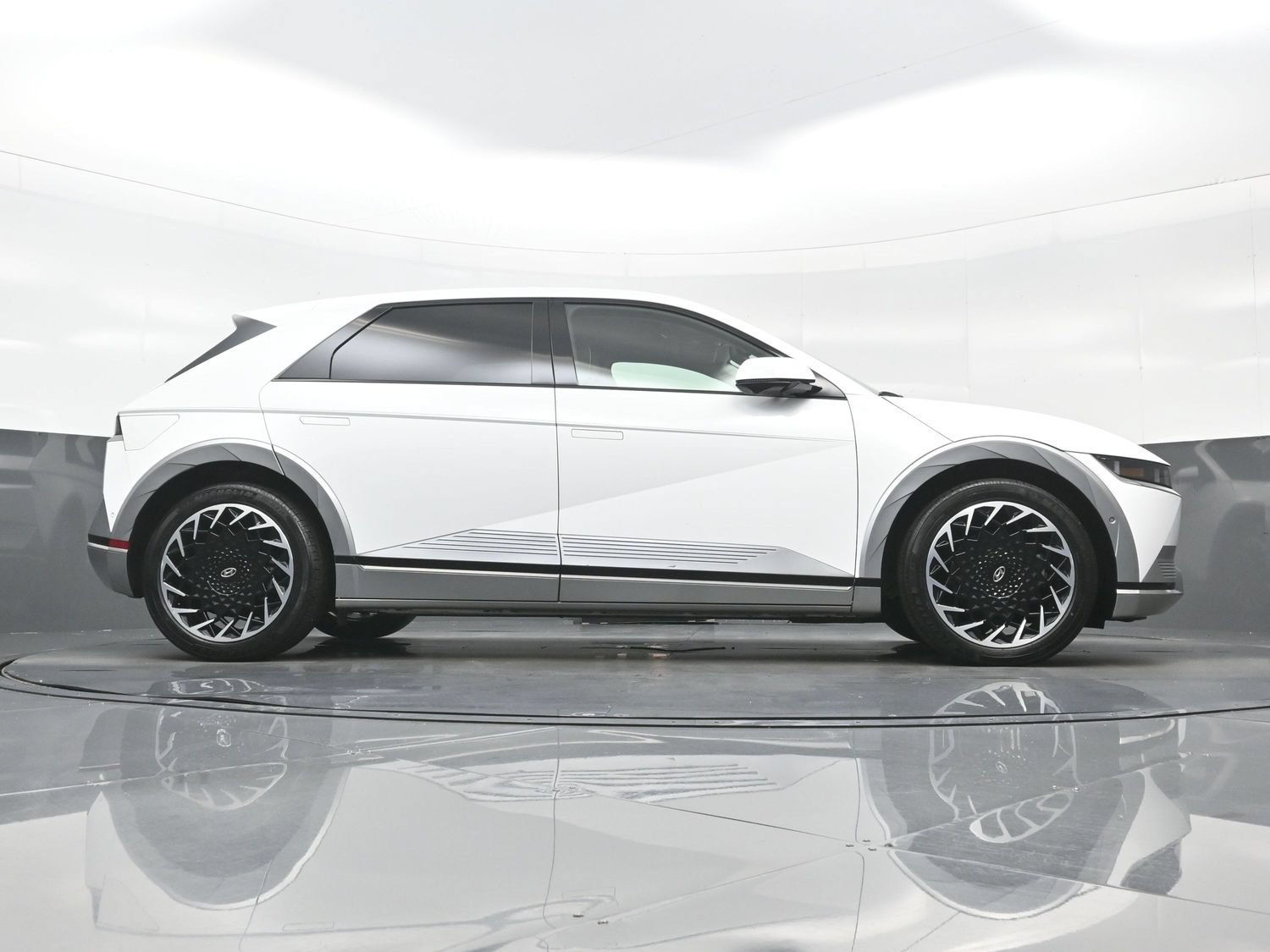 Certified 2024 Hyundai Ioniq 5 Limited AWD/4WD image 32