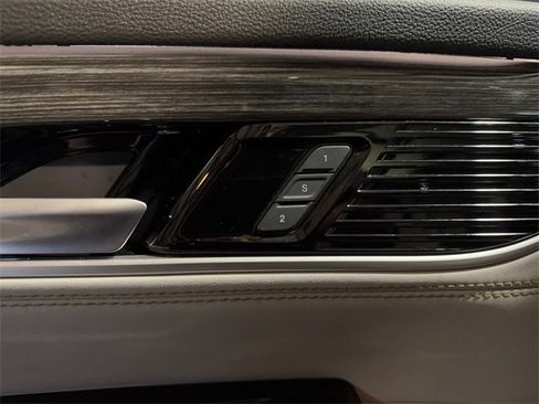 Used 2022 Jeep Wagoneer Series III w/ Premium Group I image 16