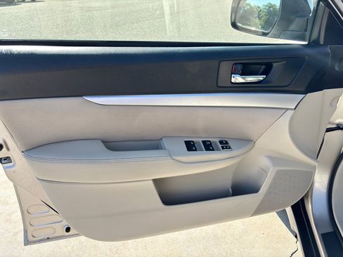 Used 2014 Subaru Outback 2.5i Premium image 21