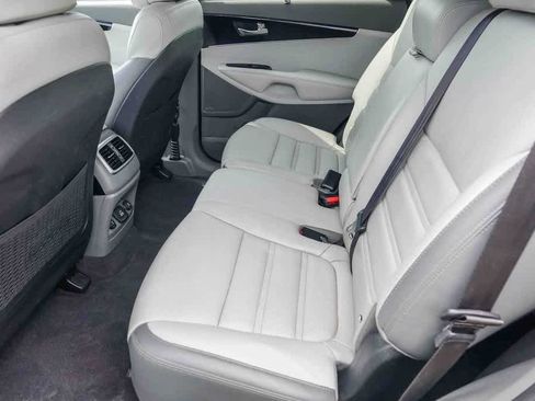 Used 2017 Kia Sorento SX image 17