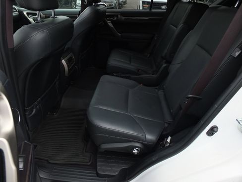 Used 2020 Lexus GX 460 Luxury w/ Luxury Sport Package AWD/4WD image 13