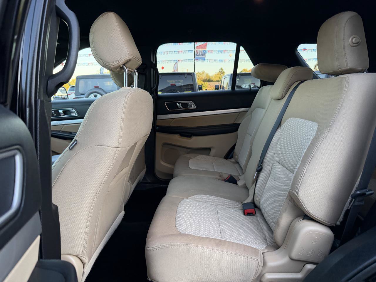 Used 2017 Ford Explorer XLT AWD/4WD image 16