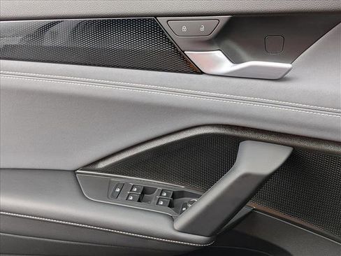 New 2026 Volkswagen Tiguan SE R-Line image 12