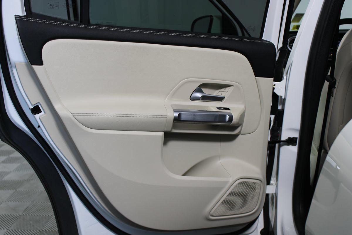 Used 2023 Mercedes-Benz GLB 250 image 27