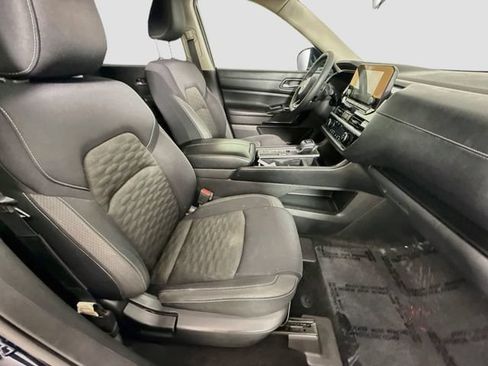 Used 2022 Nissan Pathfinder S FWD image 27