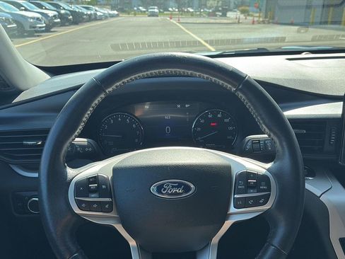 Used 2023 Ford Explorer XLT image 14